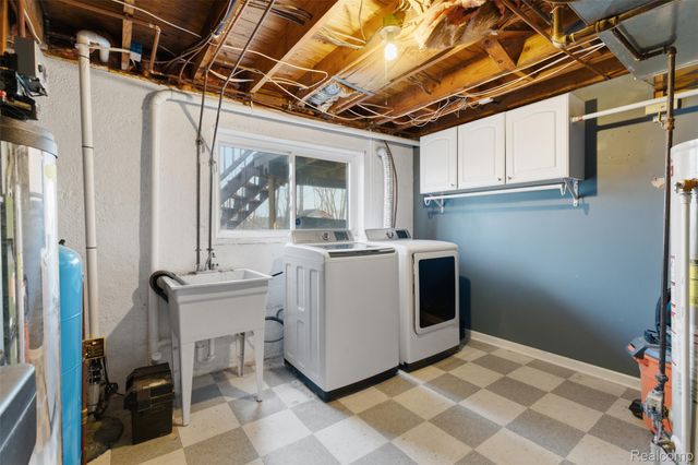 4051 Lake Front Street, Waterford Charter Township, MI 48328