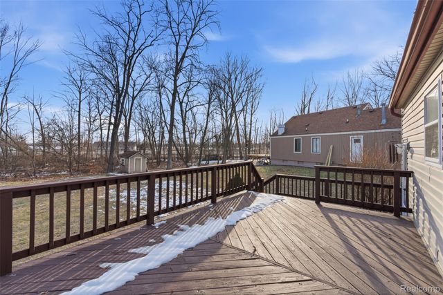 4051 Lake Front Street, Waterford Charter Township, MI 48328