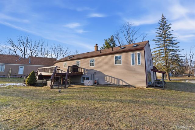 4051 Lake Front Street, Waterford Charter Township, MI 48328
