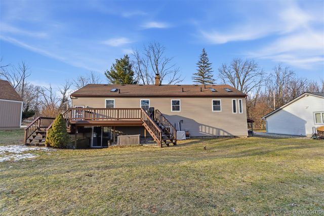4051 Lake Front Street, Waterford Charter Township, MI 48328