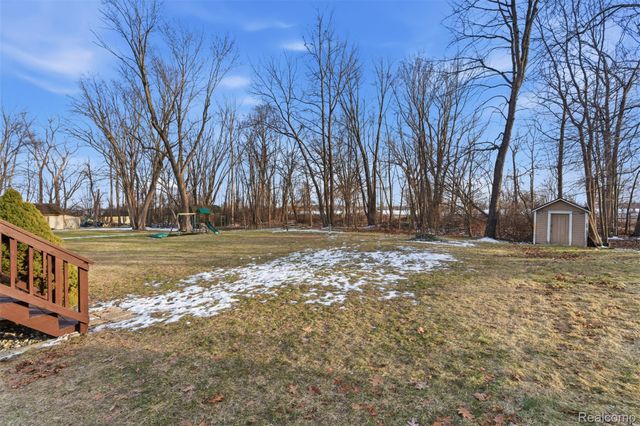 4051 Lake Front Street, Waterford Charter Township, MI 48328