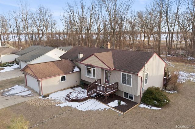 4051 Lake Front Street, Waterford Charter Township, MI 48328
