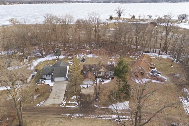 4051 Lake Front Street, Waterford Charter Township, MI 48328