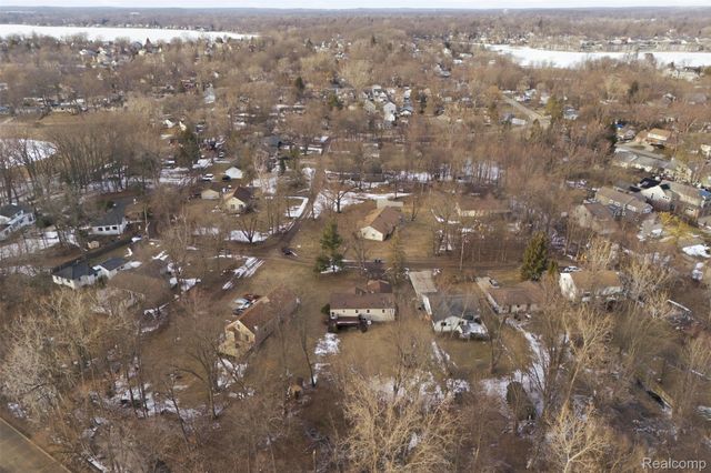 4051 Lake Front Street, Waterford Charter Township, MI 48328