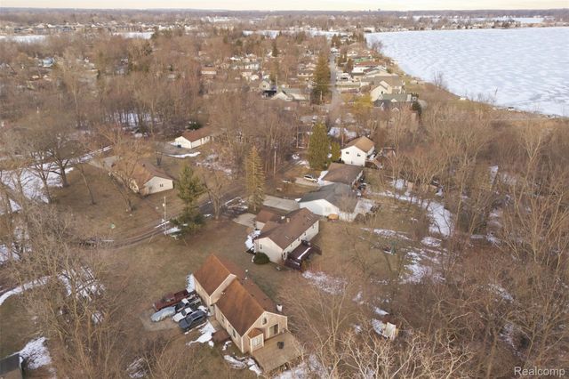 4051 Lake Front Street, Waterford Charter Township, MI 48328