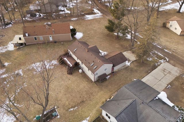 4051 Lake Front Street, Waterford Charter Township, MI 48328