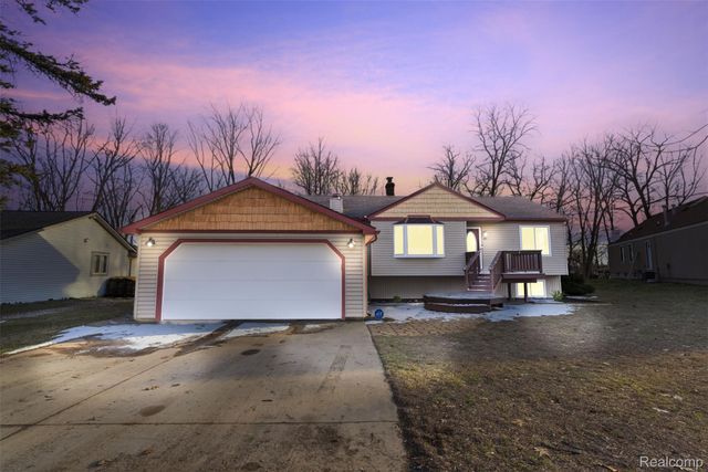 4051 Lake Front Street, Waterford Charter Township, MI 48328