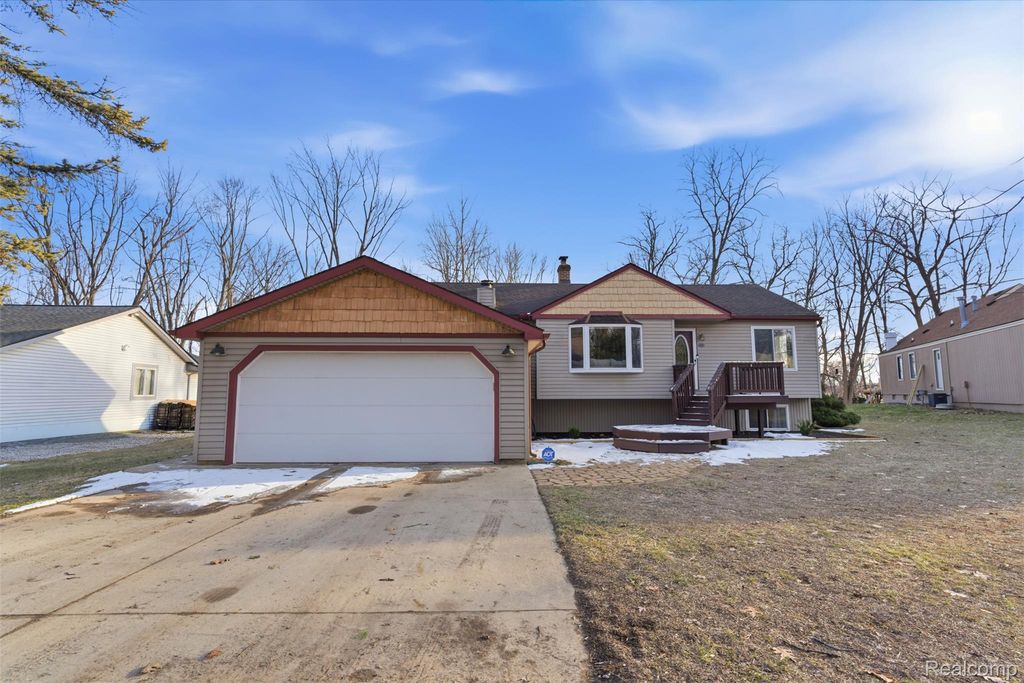 4051 Lake Front Street, Waterford Charter Township, MI 48328