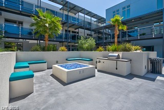 8925 West Flamingo Road 207, Las Vegas, NV 89147