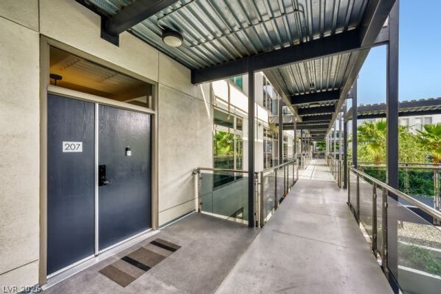 8925 West Flamingo Road 207, Las Vegas, NV 89147