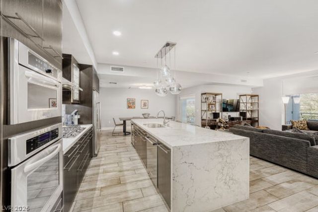 8925 West Flamingo Road 207, Las Vegas, NV 89147