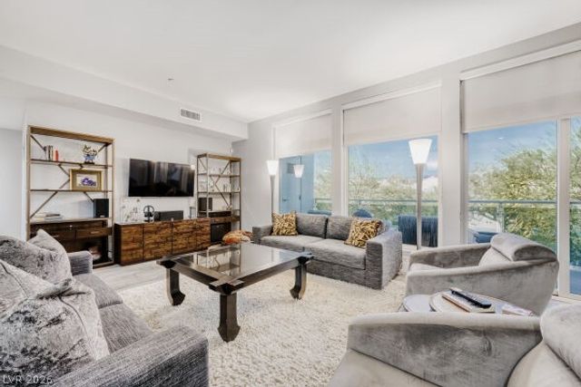 8925 West Flamingo Road 207, Las Vegas, NV 89147