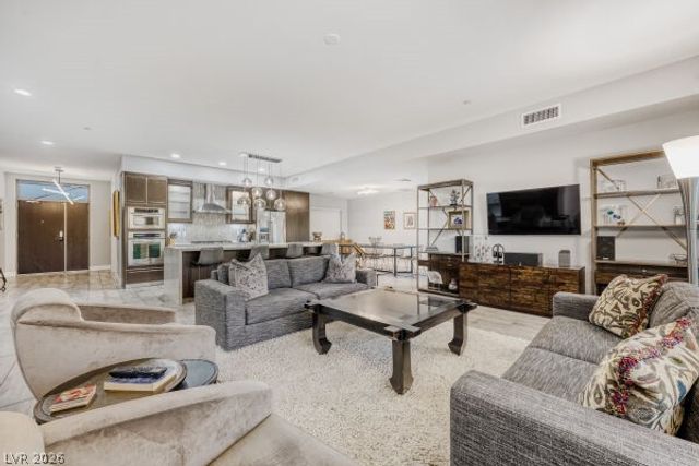 8925 West Flamingo Road 207, Las Vegas, NV 89147