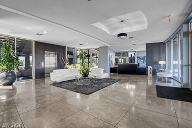 8925 West Flamingo Road 207, Las Vegas, NV 89147