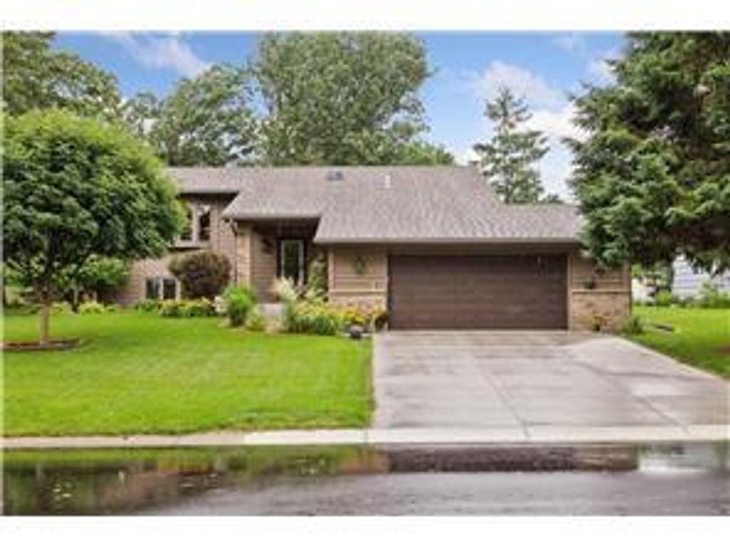 796 Sunset Drive, Eagan, MN 55123