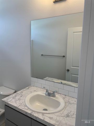 503 Carson Dr, Twin Falls, ID 83301