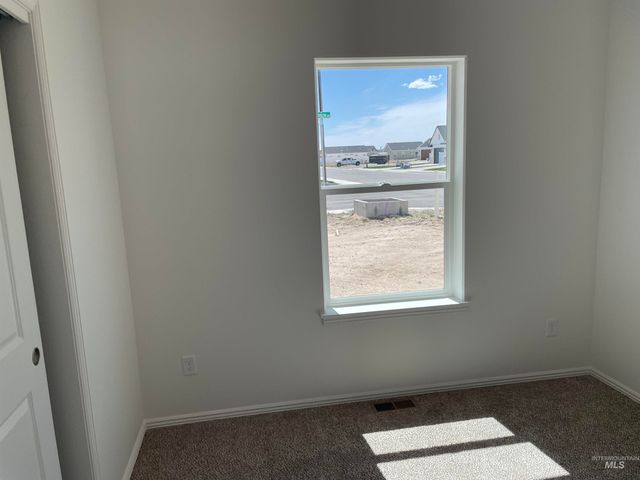 503 Carson Dr, Twin Falls, ID 83301