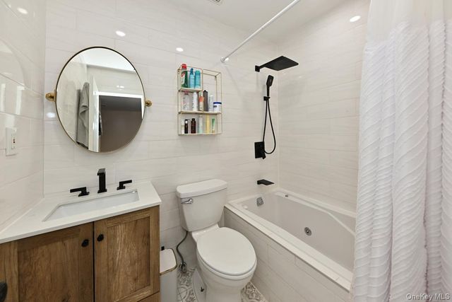 11 Lomond Avenue, Chestnut Ridge, NY 10977