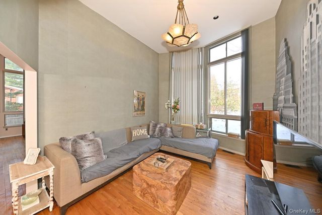 11 Lomond Avenue, Chestnut Ridge, NY 10977