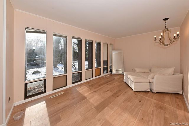 11 Lomond Avenue, Chestnut Ridge, NY 10977