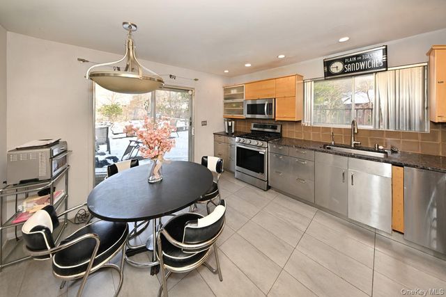 11 Lomond Avenue, Chestnut Ridge, NY 10977