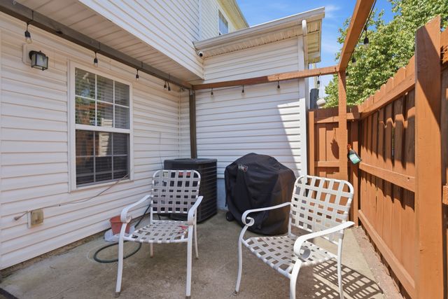 3134 George Buchanan Dr, La Vergne, TN 37086