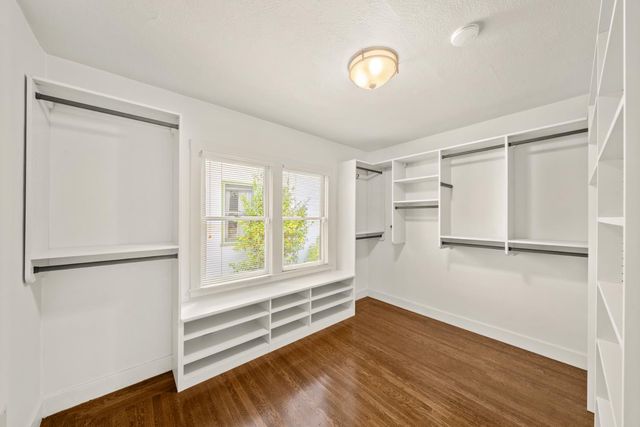 2627 Land Park Dr, Sacramento, CA 95818