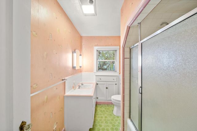 2627 Land Park Dr, Sacramento, CA 95818