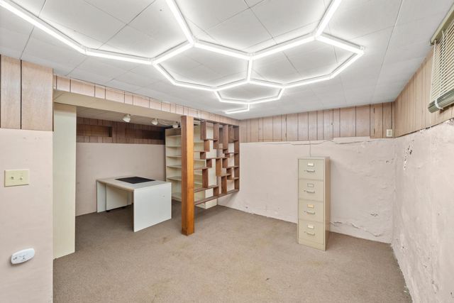 2627 Land Park Dr, Sacramento, CA 95818