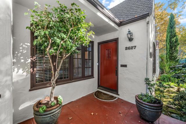 2627 Land Park Dr, Sacramento, CA 95818