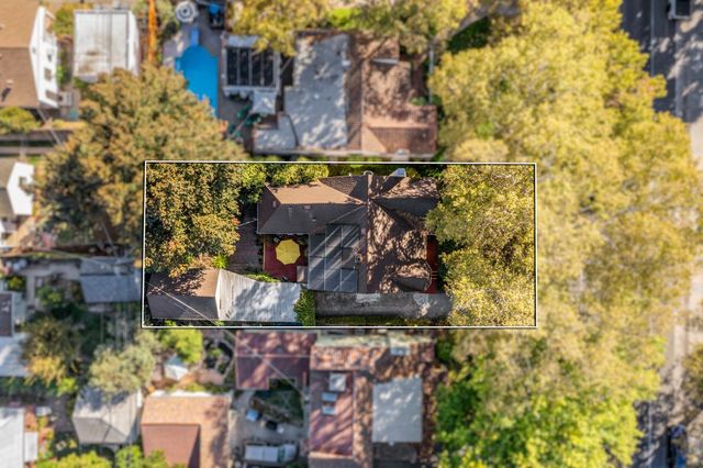 2627 Land Park Dr, Sacramento, CA 95818