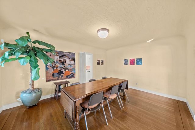 2627 Land Park Dr, Sacramento, CA 95818