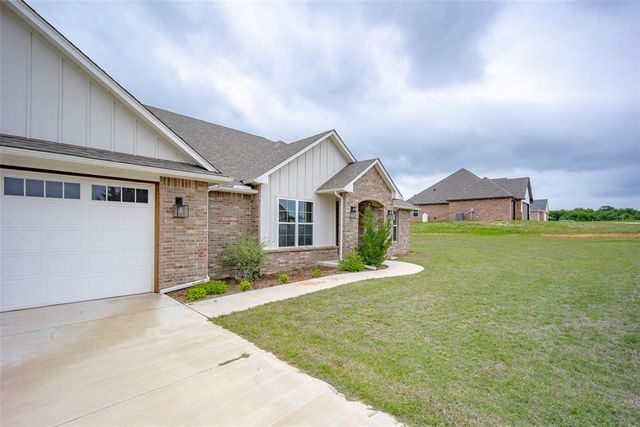 2313 Lions Pride Way, Blanchard, OK 73010