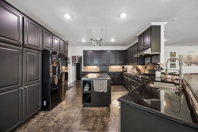 107 N Westlake Drive, Leonard, TX 75452