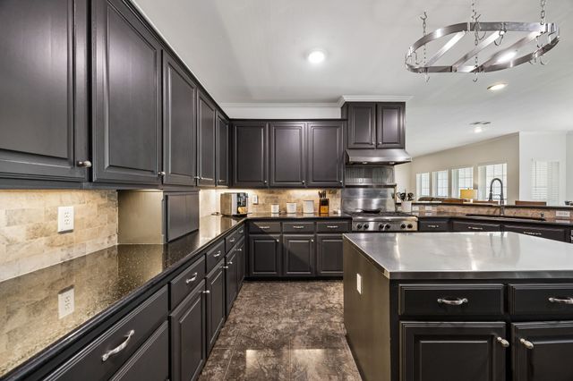 107 N Westlake Drive, Leonard, TX 75452