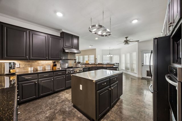 107 N Westlake Drive, Leonard, TX 75452