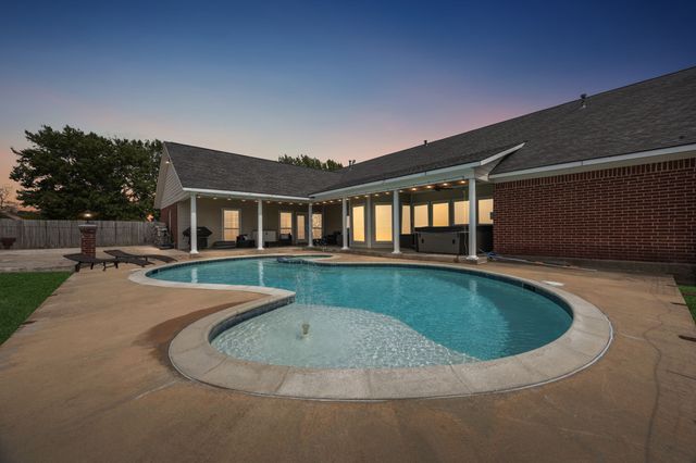 107 N Westlake Drive, Leonard, TX 75452