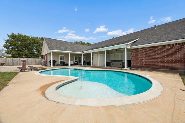 107 N Westlake Drive, Leonard, TX 75452
