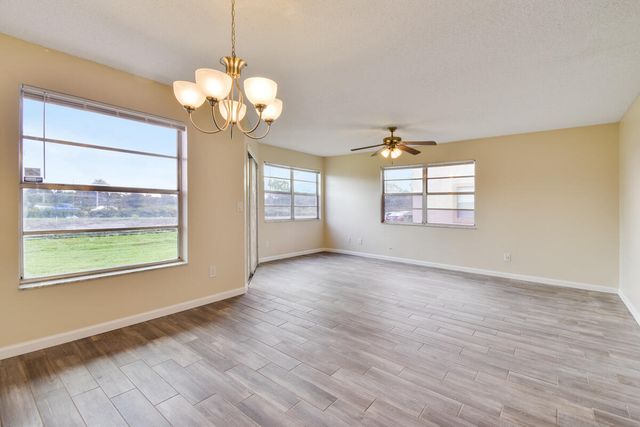 1475 Lake Mango Way, West Palm Beach, FL 33406