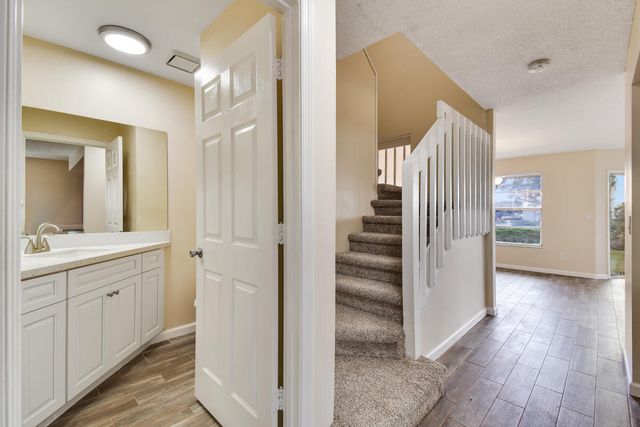 1475 Lake Mango Way, West Palm Beach, FL 33406