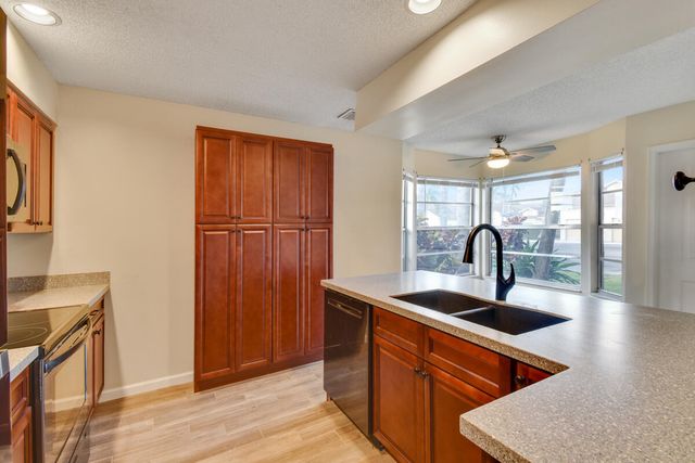 1475 Lake Mango Way, West Palm Beach, FL 33406