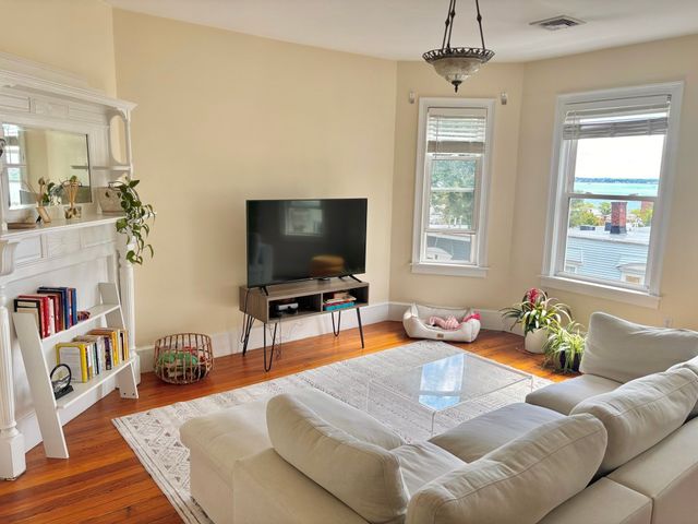 440 E 6th St 3, Boston, MA 02127