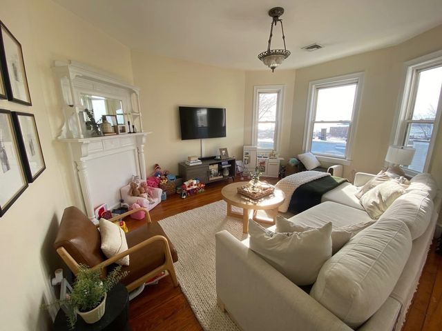 440 E 6th St 3, Boston, MA 02127