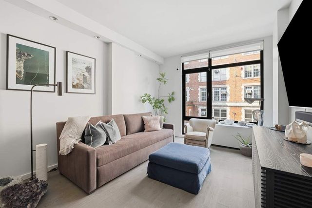 427 E 12th St Apt 3A, New York City, NY 10009