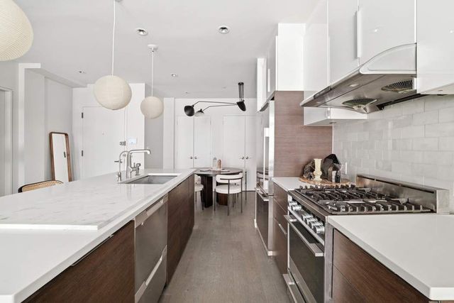 427 E 12th St Apt 3A, New York City, NY 10009