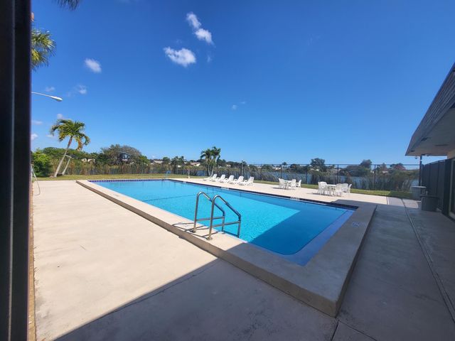 1801 Waterview Circle, Palm Springs, FL 33461