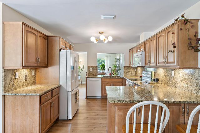 9831 Hyacinth Circle S, Palm Beach Gardens, FL 33410