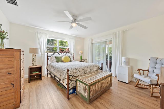 9831 Hyacinth Circle S, Palm Beach Gardens, FL 33410