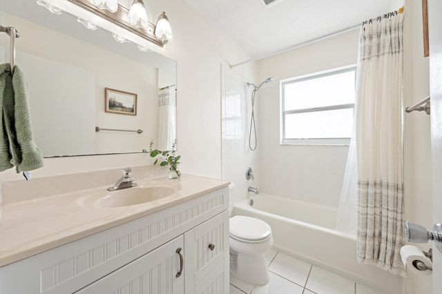 9831 Hyacinth Circle S, Palm Beach Gardens, FL 33410