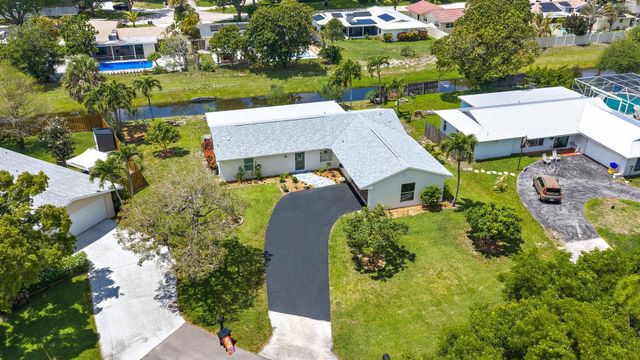 9831 Hyacinth Circle S, Palm Beach Gardens, FL 33410